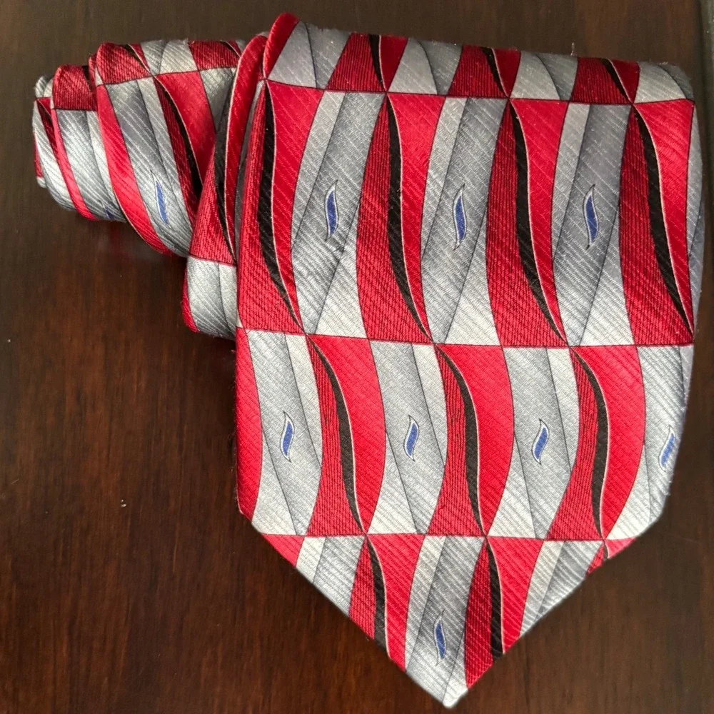 Meeting Street Necktie Red Gray Geometric Silk Hand Made Men's Tie Vintage‎
